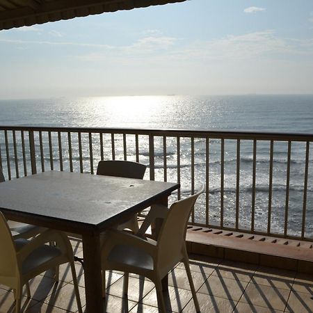 22 Bronze Beach 2 Bedroom Beach Front View Apartment Durban Exterior photo