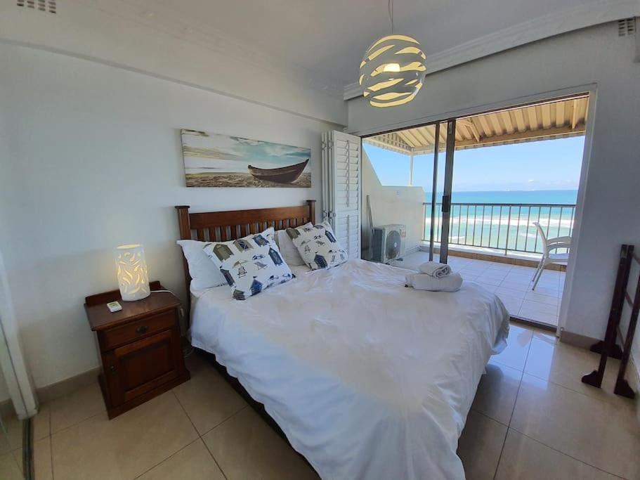 22 Bronze Beach 2 Bedroom Beach Front View Apartment Durban Exterior photo