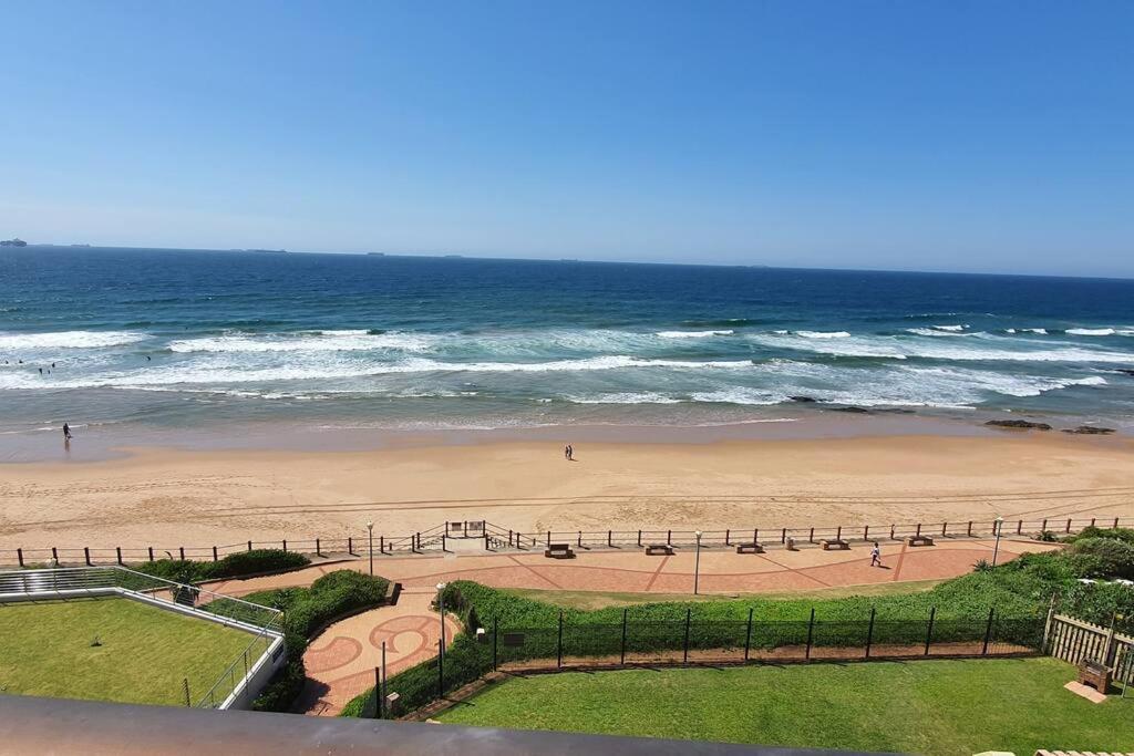 22 Bronze Beach 2 Bedroom Beach Front View Apartment Durban Exterior photo