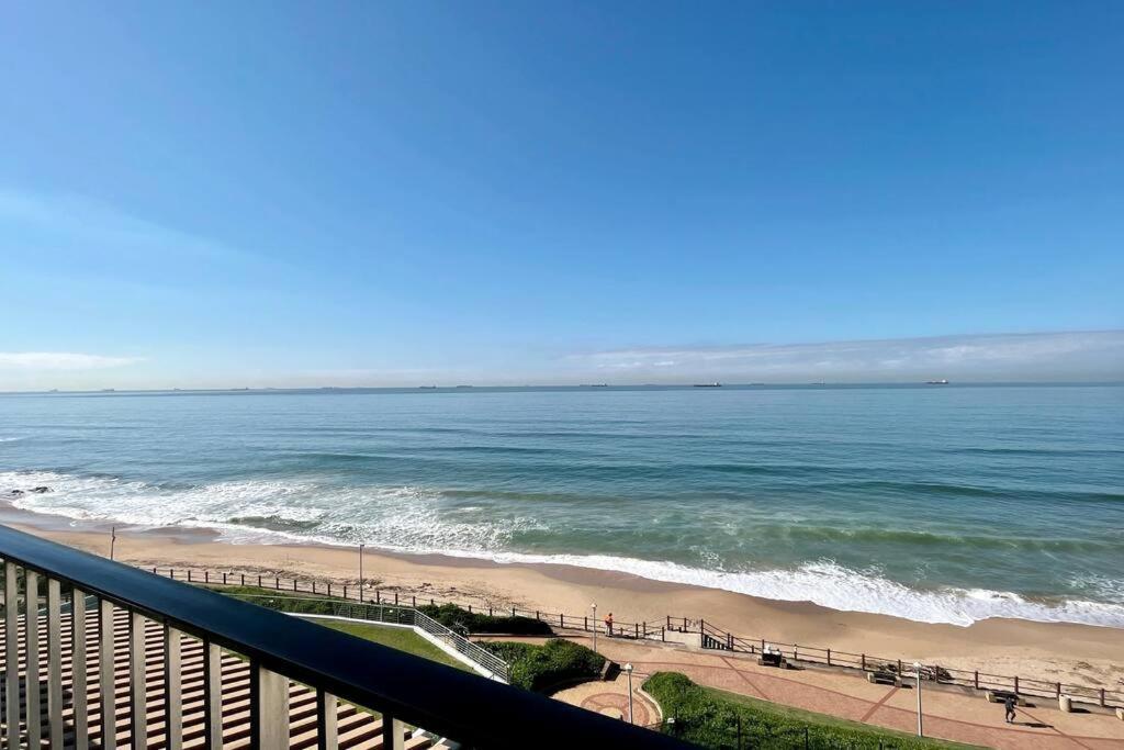 22 Bronze Beach 2 Bedroom Beach Front View Apartment Durban Exterior photo