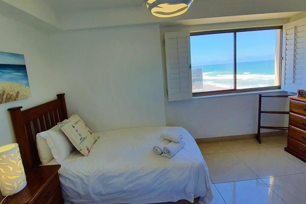 22 Bronze Beach 2 Bedroom Beach Front View Apartment Durban Exterior photo