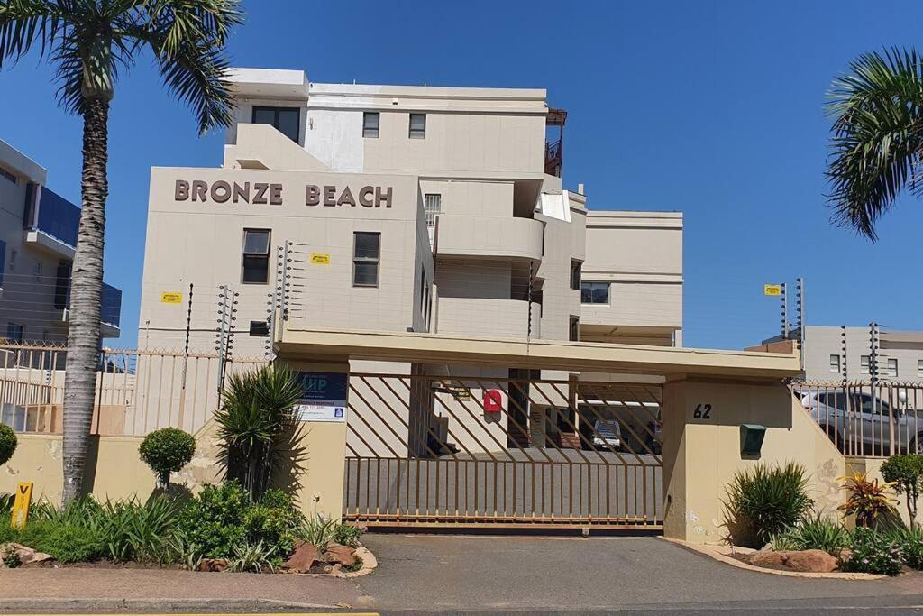 22 Bronze Beach 2 Bedroom Beach Front View Apartment Durban Exterior photo